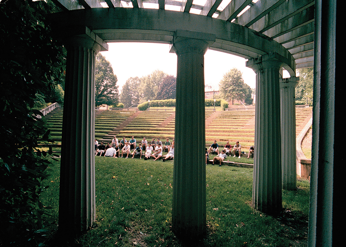 2003-Ruck-Scholars-hold-small-groups-in-the-UR-amphitheater